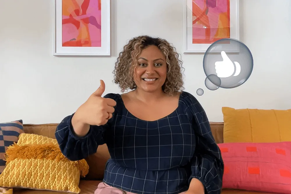 Biểu tượng ngón cái trỏ lên thường dùng để xác nhận hoặc thích video