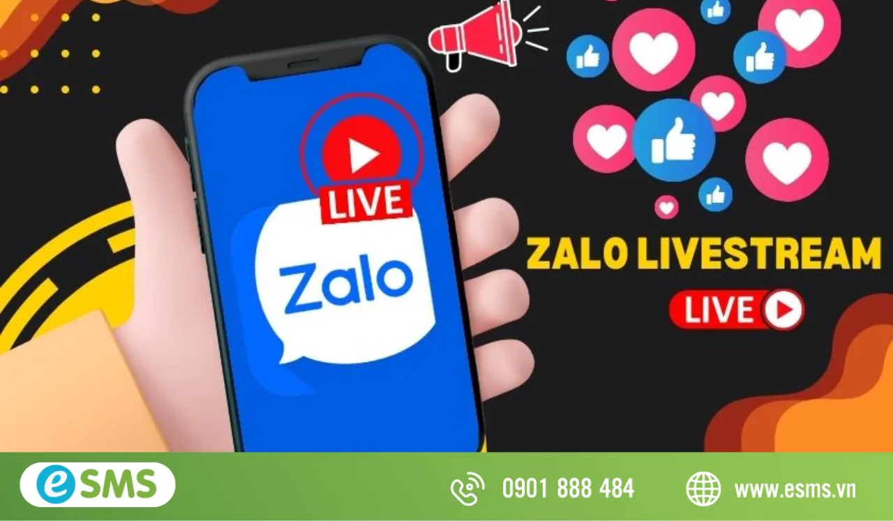 Chuyên gia đang thực hiện buổi live stream trên nhóm Zalo, sử dụng điện thoại và micro để đảm bảo chất lượng âm thanh và hình ảnh chuyên nghiệp.