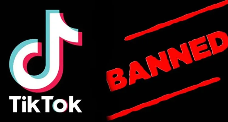 Điện thoại hiển thị ứng dụng TikTok, có thể minh họa việc tuân thủ quy tắc