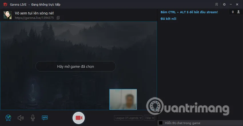 Giao diện chính của livestream Garena với khung hình webcam và các tùy chọn điều khiển phát sóng