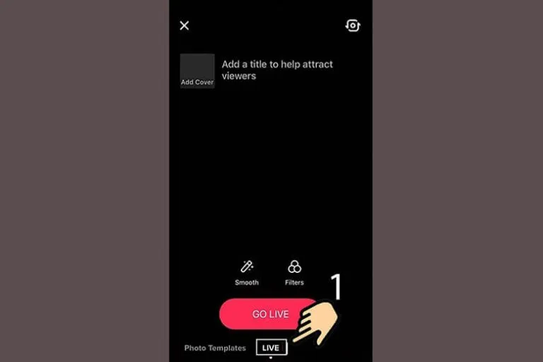 Người dùng chọn mục Live để truy cập giao diện phát sóng trực tiếp