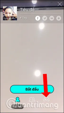 Người dùng đang nhấn vào biểu tượng Live game trên Bigo Live điện thoại để bắt đầu quá trình phát trực tiếp và quét mã QR