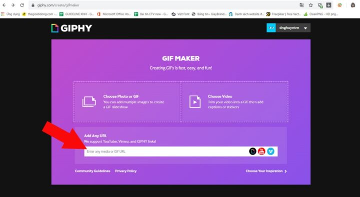 Dán URL video YouTube vào GIF Maker by Giphy để tải và chuyển đổi sang GIF