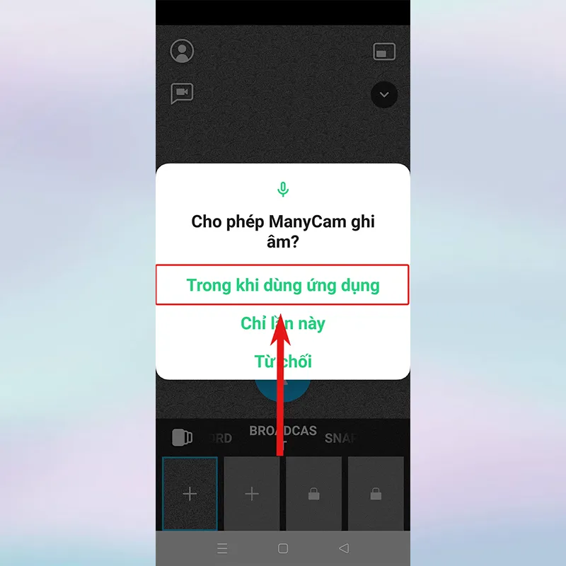 Yêu cầu cấp quyền truy cập micro cho ứng dụng ManyCam khi sử dụng để live stream, đảm bảo chất lượng âm thanh.