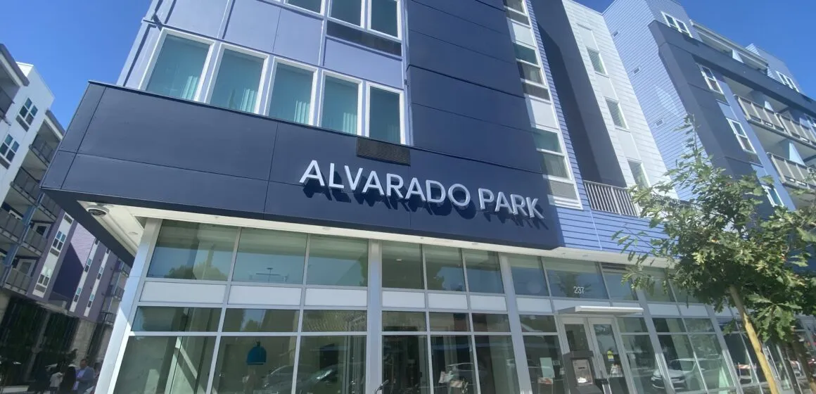 cách thêm tình trạng quan hệ trên facebook: Hướng Dẫn Chi Tiết Từ A Đến Z và Quản Lý Quyền Riêng Tư