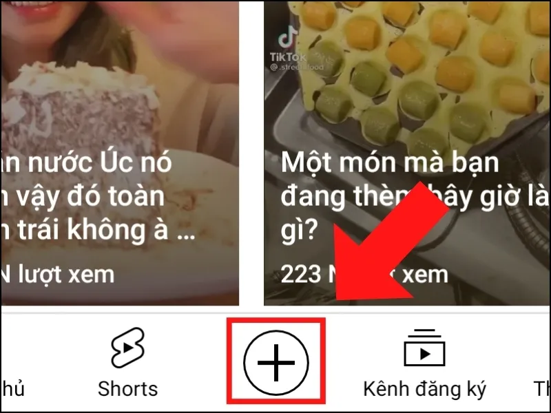 Biểu tượng dấu cộng (+) để bắt đầu thiết lập live stream màn hình điện thoại trên YouTube.