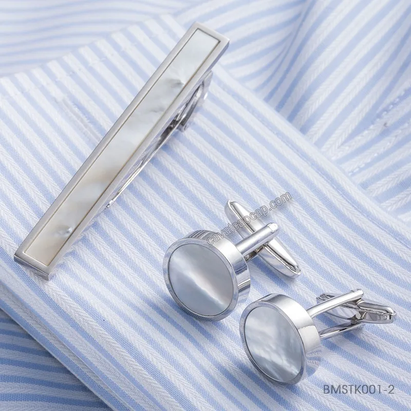 Bộ đôi kẹp cà vạt và khuy măng sét màu bạc với thiết kế thanh lịch