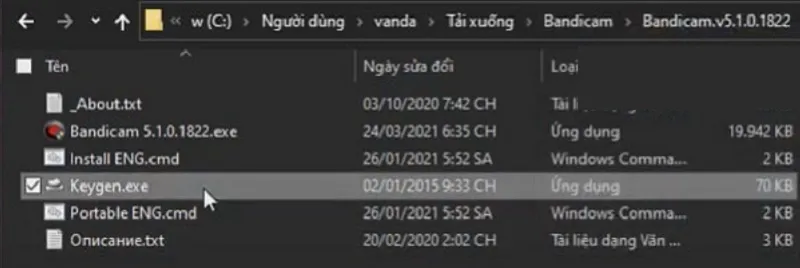 Bước 1 Kích hoạt: Chạy file Keygen.exe với quyền Run as administrator