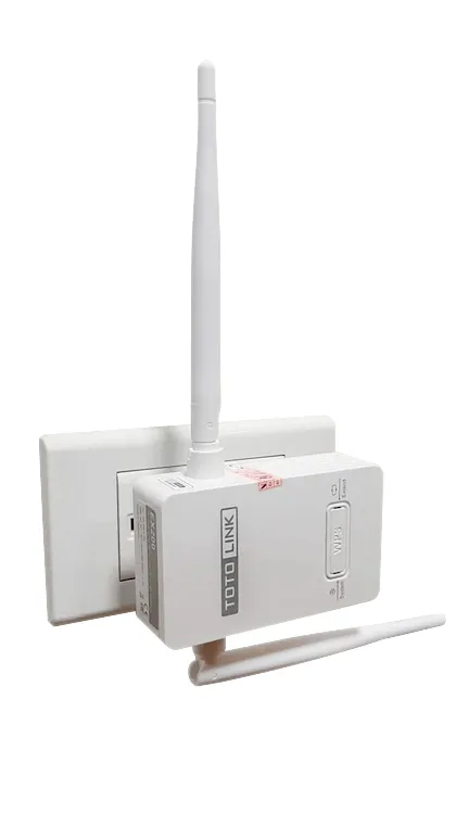Cắm thiết bị kích sóng wifi Totolink EX200 vào ổ điện để bắt đầu cài đặt