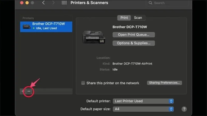 Chọn tên máy in cần gỡ bỏ và nhấn biểu tượng dấu trừ để xóa