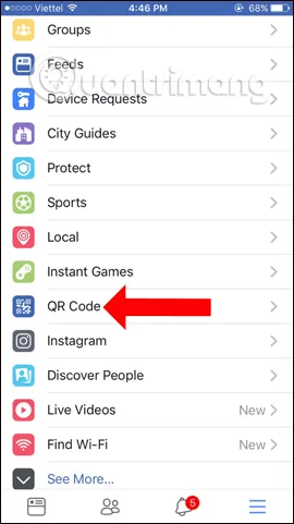 Chọn tính năng QR Code trong menu cài đặt của Facebook di động