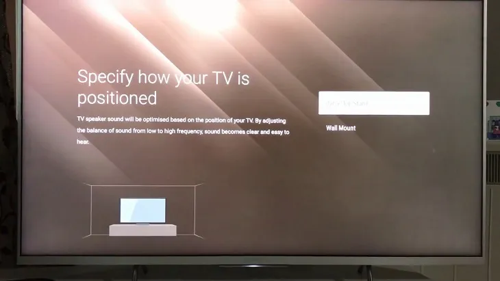 Chọn vị trí đặt tivi để tối ưu hóa âm thanh (Để trên bàn hoặc Treo tường).