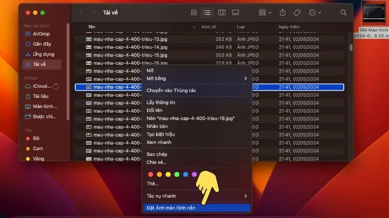 Click chuột phải vào hình ảnh cá nhân và chọn Đặt Ảnh màn hình nền (Set Desktop Picture) trên Macbook