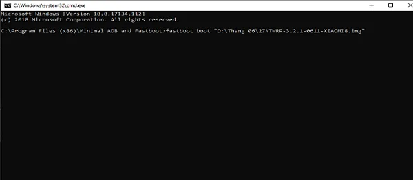 Cửa sổ Command Prompt hiển thị lệnh flash TWRP, bước quan trọng trong quá trình up ROM