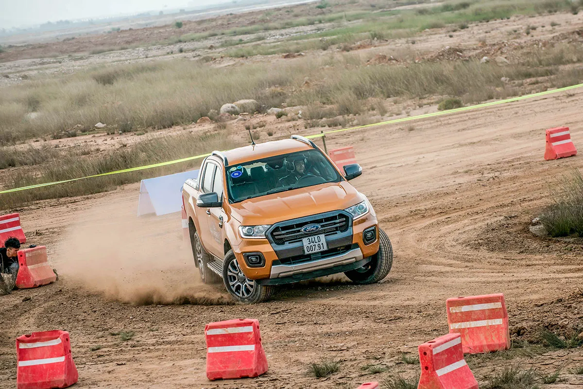 Cách Cài Cầu Xe Bán Tải 4×4 Chuẩn Xác: Hướng Dẫn Chi Tiết Chuyên Sâu