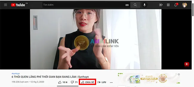 Giao diện máy tính: Nhấn nút chia sẻ để bắt đầu chia sẻ link YouTube lên Story Facebook.