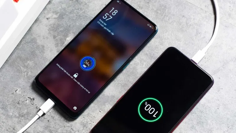 Hình ảnh minh họa việc sạc pin điện thoại Samsung ở mức phần trăm cao