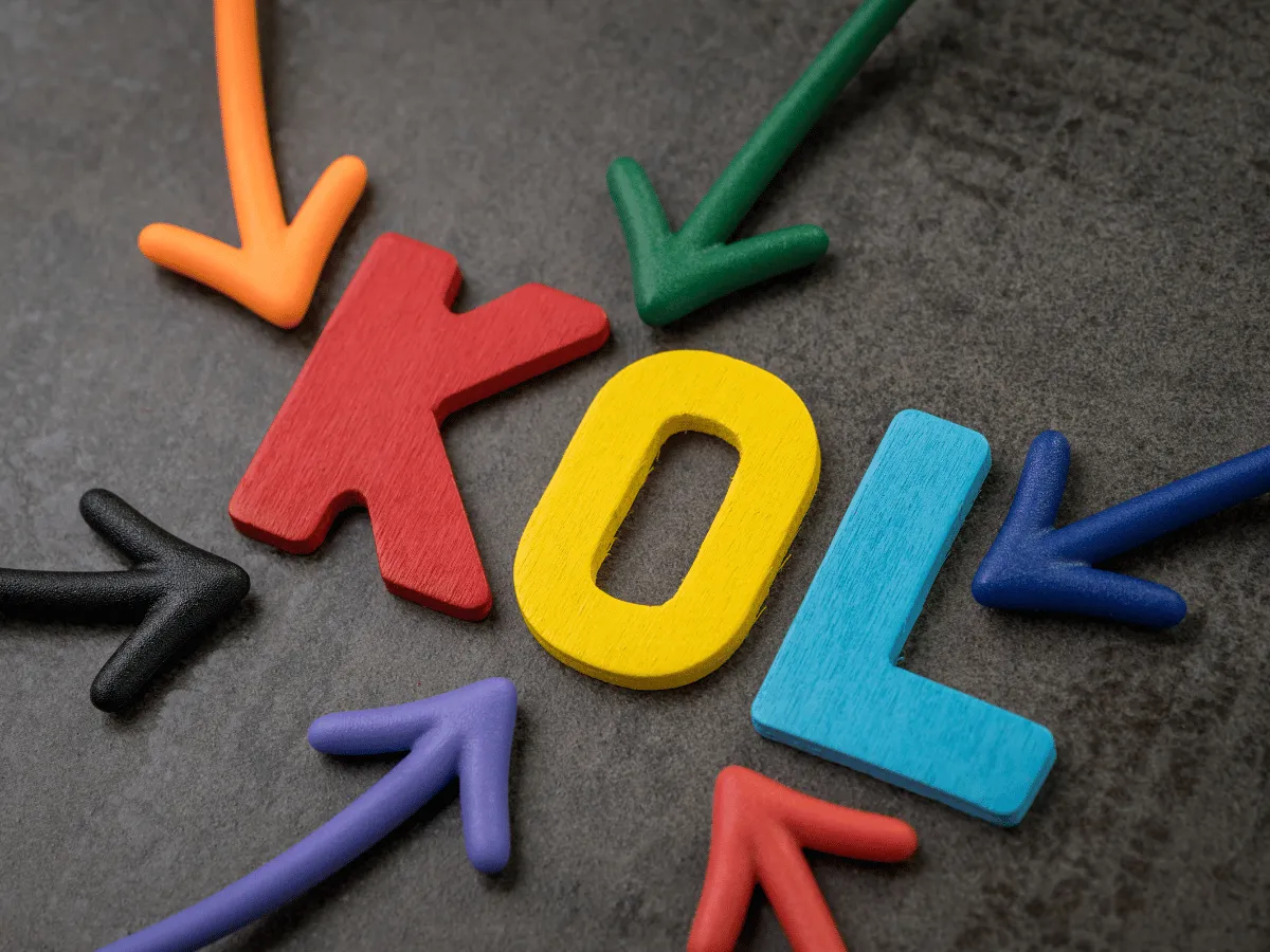 Hợp tác với những KOL/KOC hay các Fanpage lớn để tăng độ tương tác, tăng lượng theo dõi