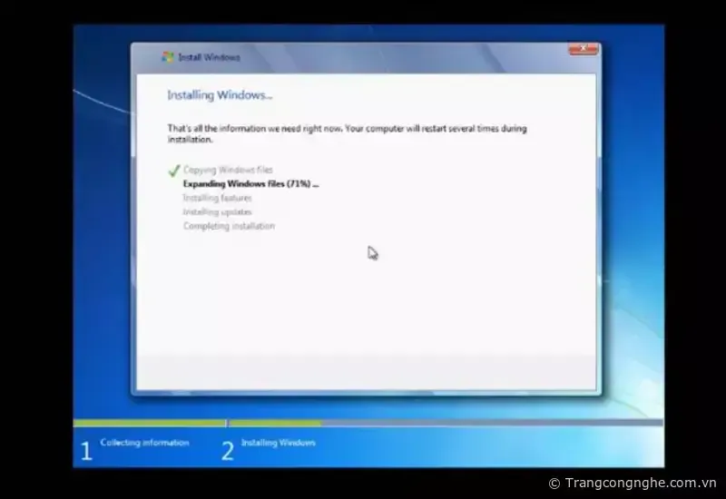 Màn hình cài đặt Windows 7 trong máy ảo, đang thực hiện mở rộng file