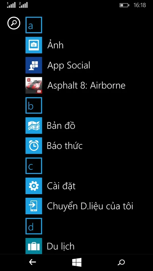 Màn hình chính của điện thoại với nhiều biểu tượng ứng dụng, cho thấy sự cần thiết của việc tối ưu bộ nhớ bằng cách chuyển ứng dụng sang thẻ nhớ.