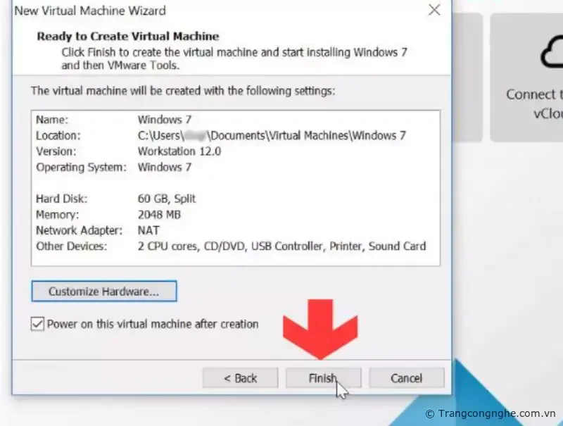 Màn hình tóm tắt cấu hình máy ảo đã được thay đổi, chọn Finish để bắt đầu quá trình cài đặt Win 7 trên VMware