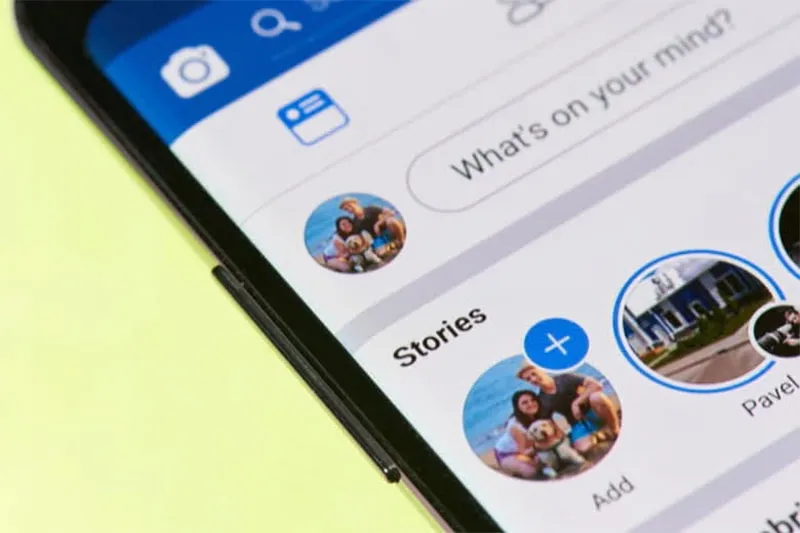 Minh họa cách thức hoạt động của Facebook Story khi xem tin bạn bè