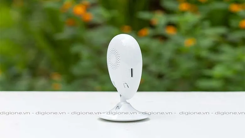 Mô tả cổng kết nối và khe cắm thẻ nhớ trên Ezviz C2C