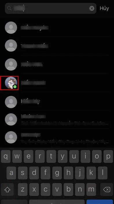 Nếu bạn thấy biểu tượng chấm xanh ở góc dưới bên phải ảnh đại diện của bạn bè, có nghĩa là bạn bè đang online