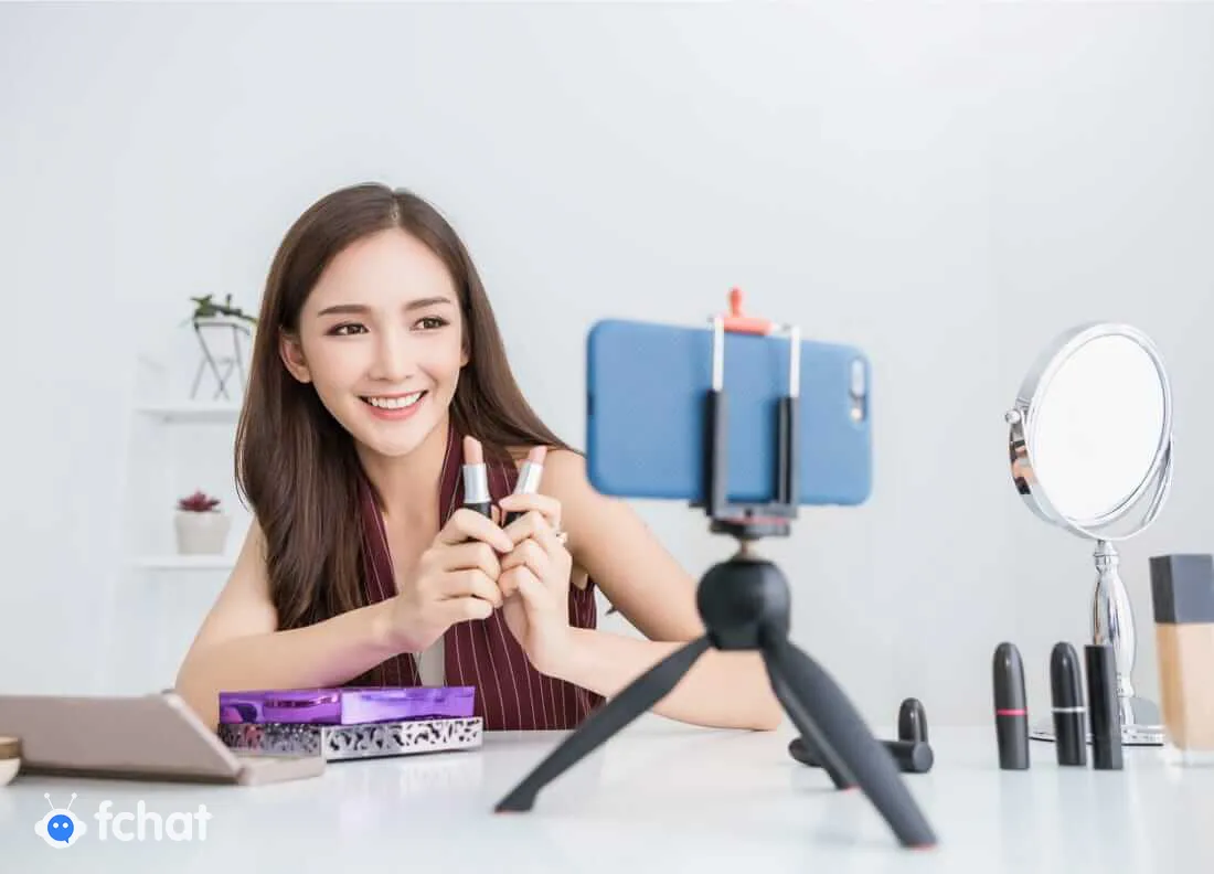Người livestream chuyên nghiệp có phong thái tự tin, giọng nói truyền cảm, là yếu tố cốt lõi trong Cách live stream fb de khách biets