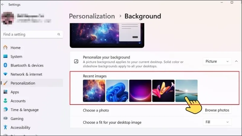 Nhấn đúp chuột vào hình nền có sẵn mà bạn muốn thay đổi trên Windows 11