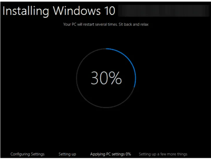Quá trình cài đặt Windows 10 đang diễn ra sau khi nâng cấp từ Windows 8