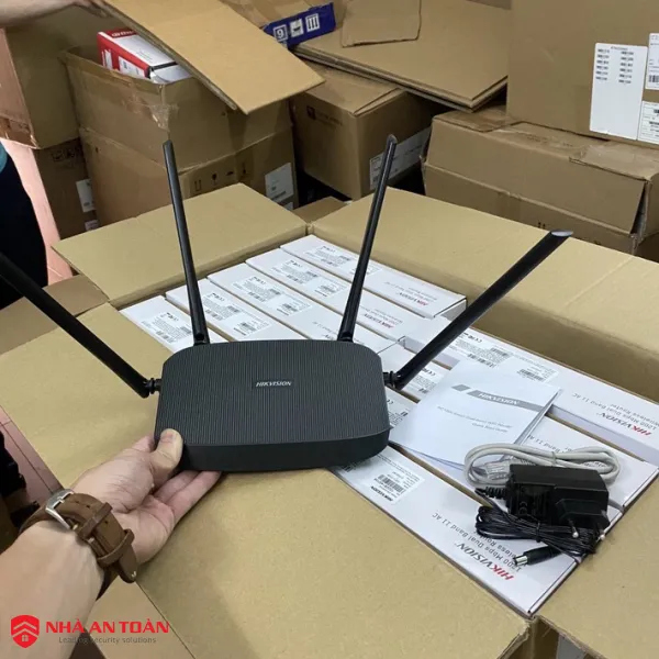Router Hikvision DS-3WR12GC băng tần kép chuẩn AC1200
