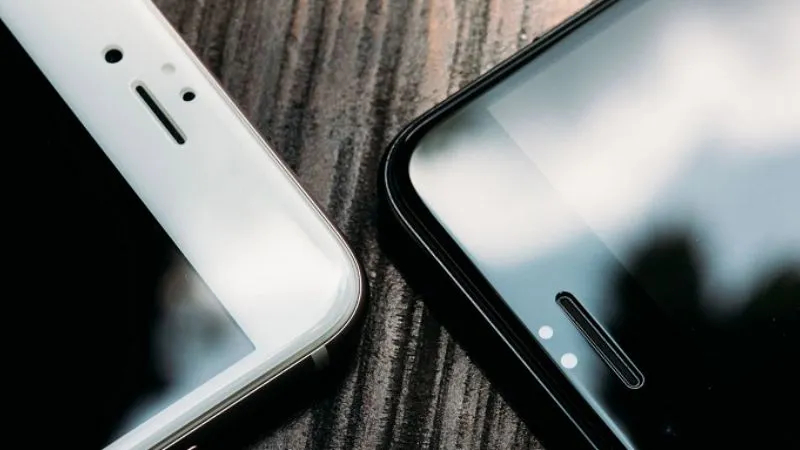 Sử dụng màn hình chống chói bảo vệ mắt khi dùng điện thoại