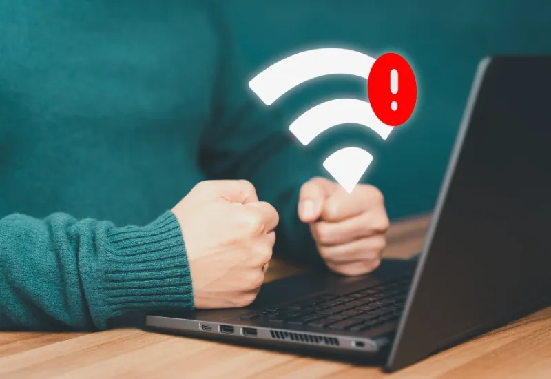 Thông báo 'No Internet' xuất hiện khi cáp mạng lỏng hoặc đường truyền đang bảo trì