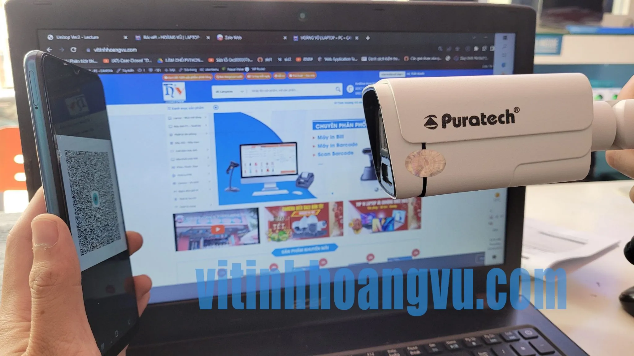 Thực hiện quét mã QR Code trên màn hình điện thoại cho camera Puratech ở khoảng cách 25-30cm