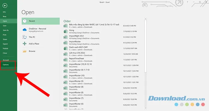 Trong menu File, chọn Options để mở cửa sổ cài đặt Excel