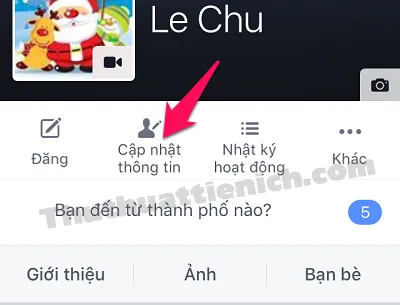 Truy cập phần Cập nhật thông tin để tìm tùy chọn cách tắt ngày sinh trên Facebook
