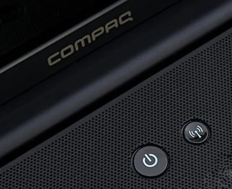 Vị trí phím bật/tắt mạng vật lý bên cạnh nút nguồn laptop