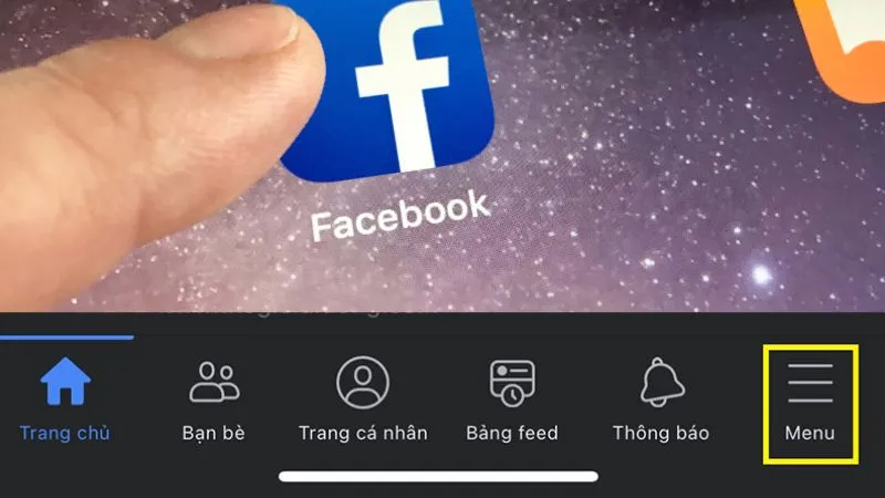 Bước 2 iPhone: Nhấn vào biểu tượng ba dấu gạch ngang