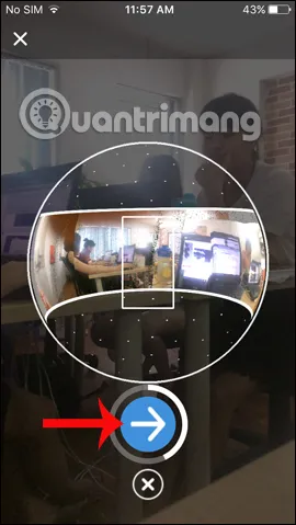 Màn hình ghi hình 360 độ tượng trưng cho quá trình tạo video bìa Facebook