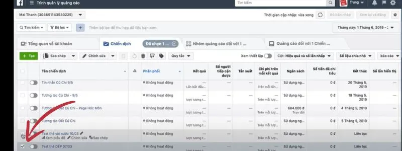 Người dùng đang tìm kiếm chiến dịch cần hủy bỏ trong giao diện Trình quản lý Quảng cáo