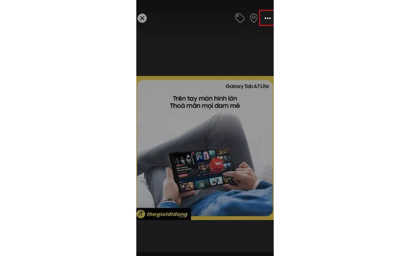 Nhấn vào ảnh hoặc album ảnh bạn muốn xóa.